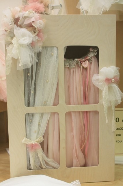 ξυλινη ντουλάπα